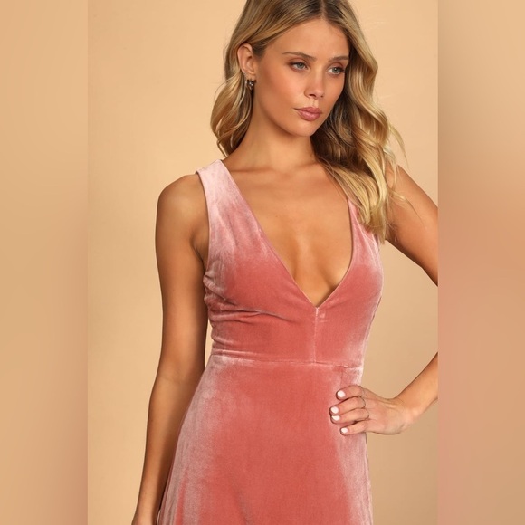 Lulu’s Stunning Luxury Dusty Rose Velvet Sleeveless Maxi Dress, size medium - Picture 3 of 12